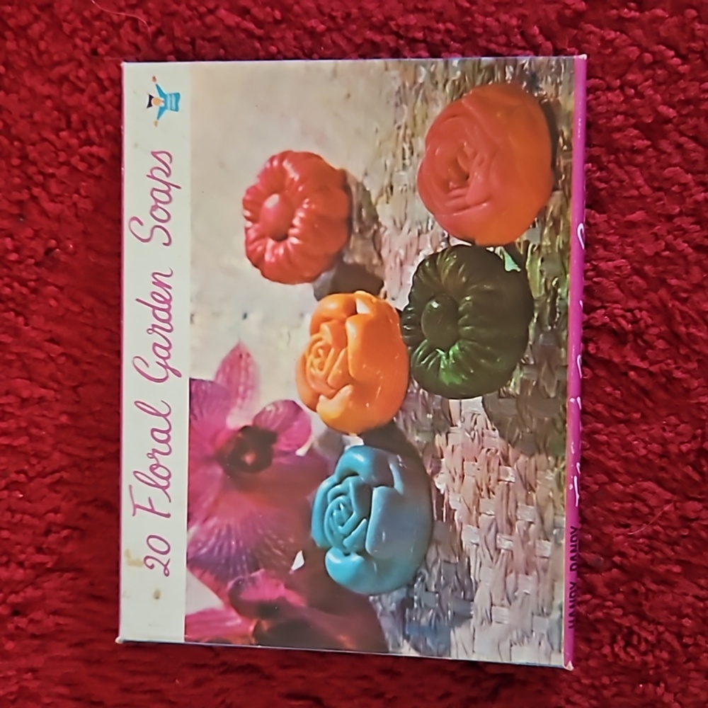 Vintage 1971  20 floral garden soap